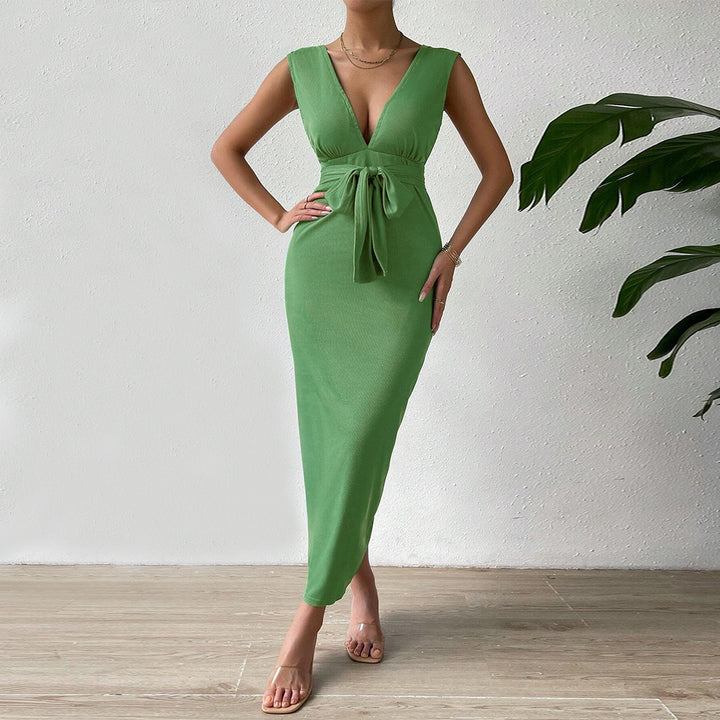 Robe maxi femme avec décolleté en V profond et design élégant à encolure halter Chic & Stil
