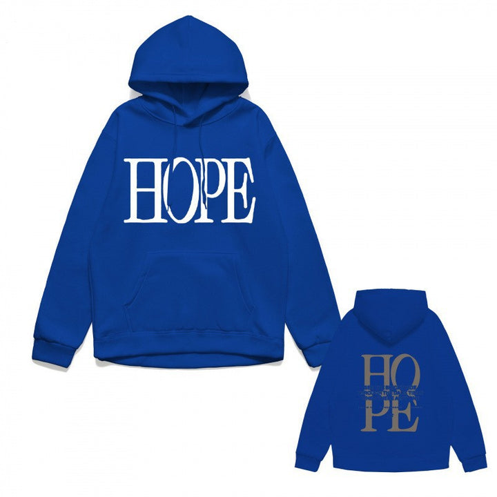 Women's hoodie with eye-catching lettering and conveniently designed kangaroo pocket Chic & Stil