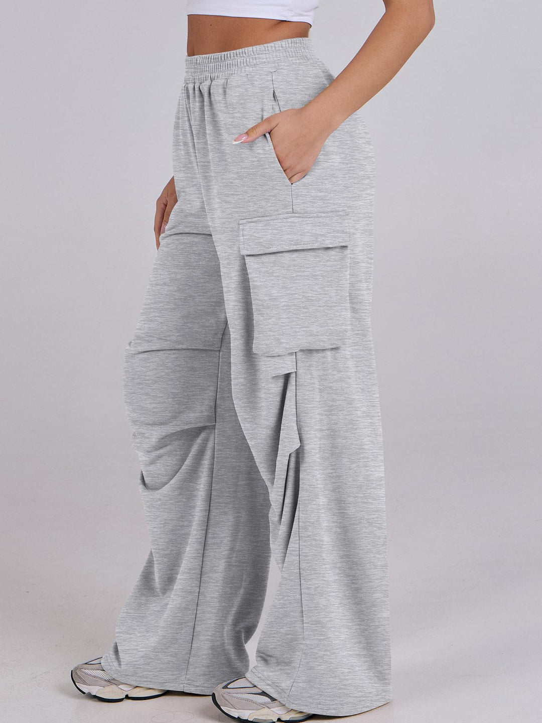 Women's cargo pants with a casual fit and practical side pockets Lune London