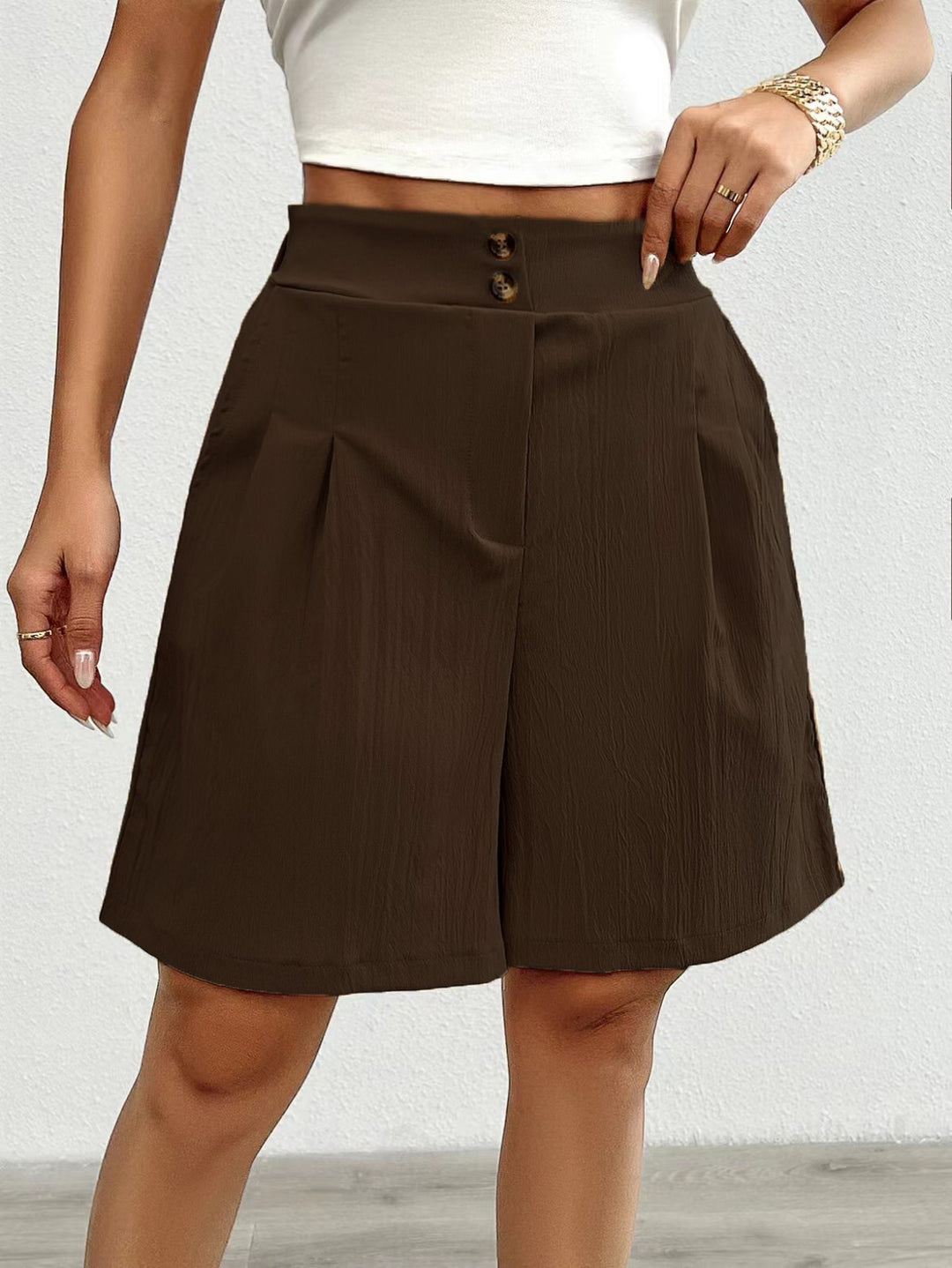 High-waisted satin shorts for women with double button closure and pleats Lune London