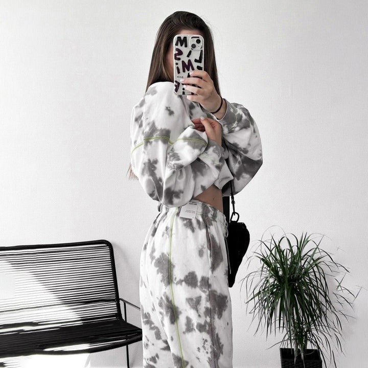 Casual women's set with cozy sweat pants and hoodie Lune London
