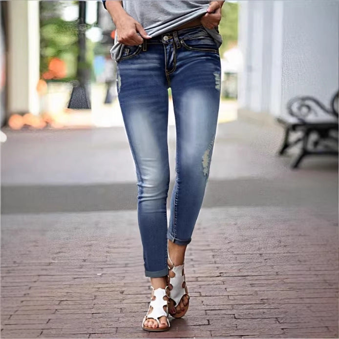 Women's Cropped Slim-Fit Denim Pants with mid-rise waist, cuffed hem and subtle used look Amarae