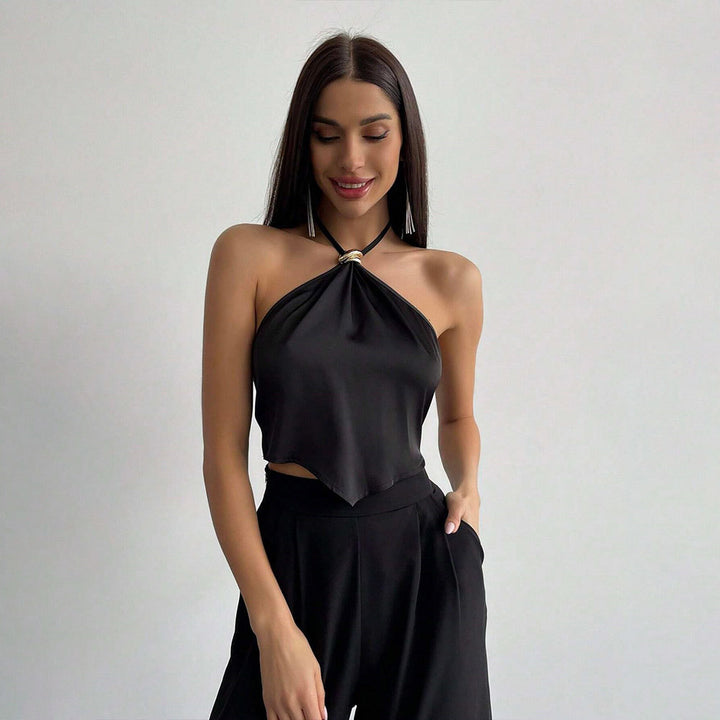 Haut élégant à encolure halter pour femmes avec tissu brillant et nœud décoratif Chic & Stil