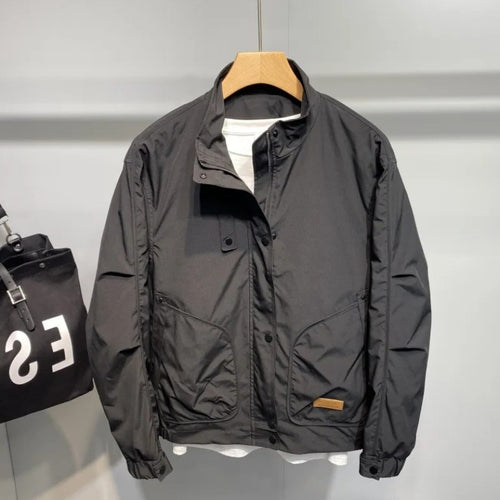 Durable transition jacket for men with practical pocket arrangement and adjustable collar Amarae