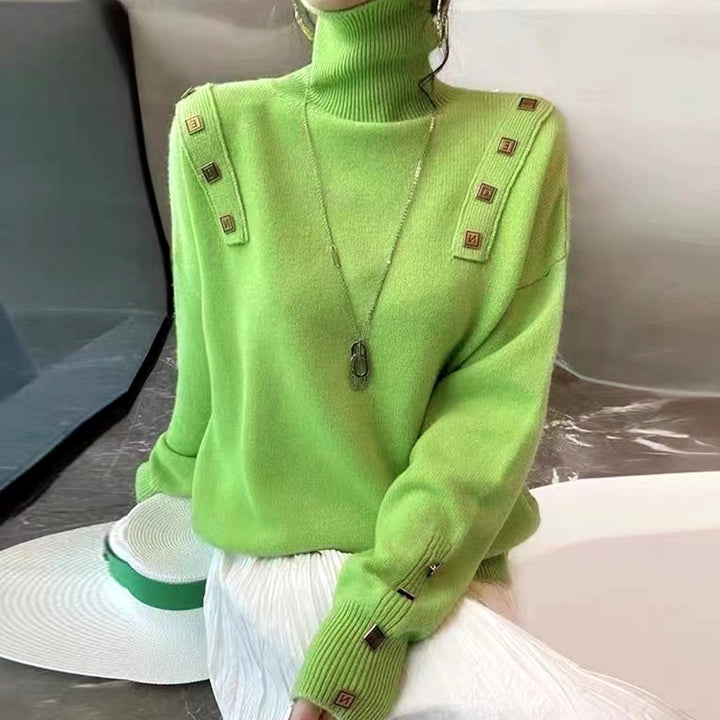 Pull à col roulé pour femmes avec détails de boutons décoratifs Chic & Stil