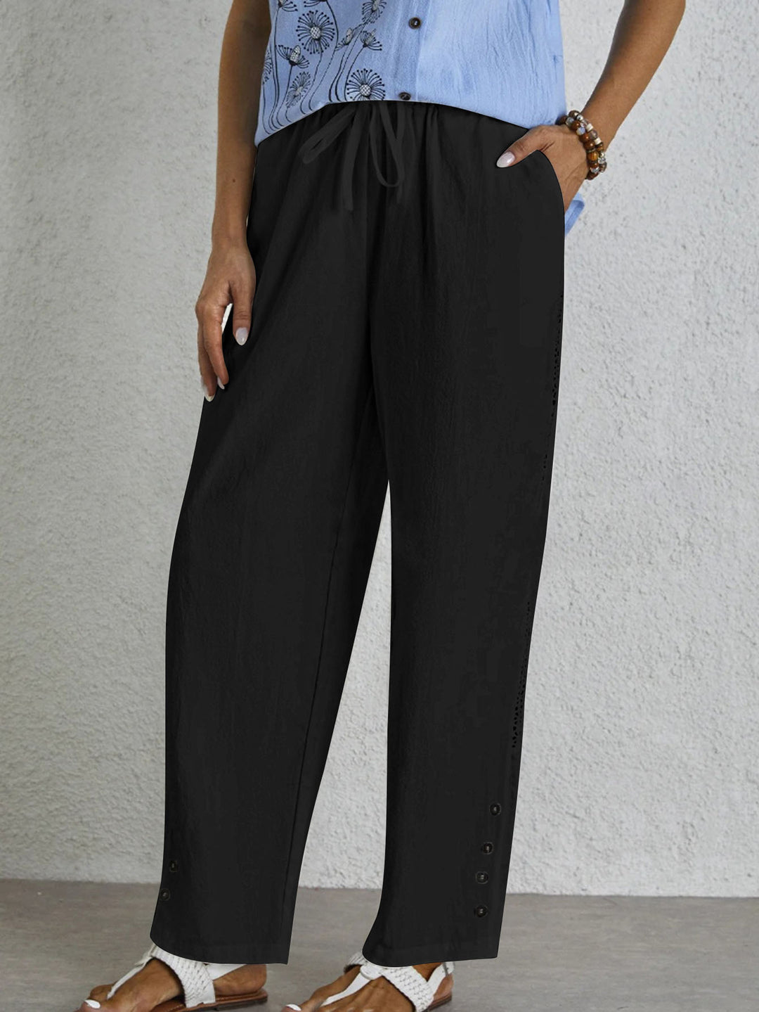 High-waisted chino pants for women with elastic waistband and side pockets Lune London