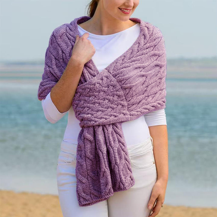 Knitted scarf for women with a modern cable pattern and versatile wearing comfort Lune London