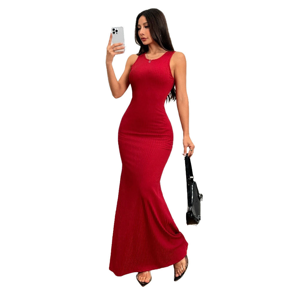 Robe maxi côtelée ajustée pour femmes avec un élégant col rond Chic & Stil