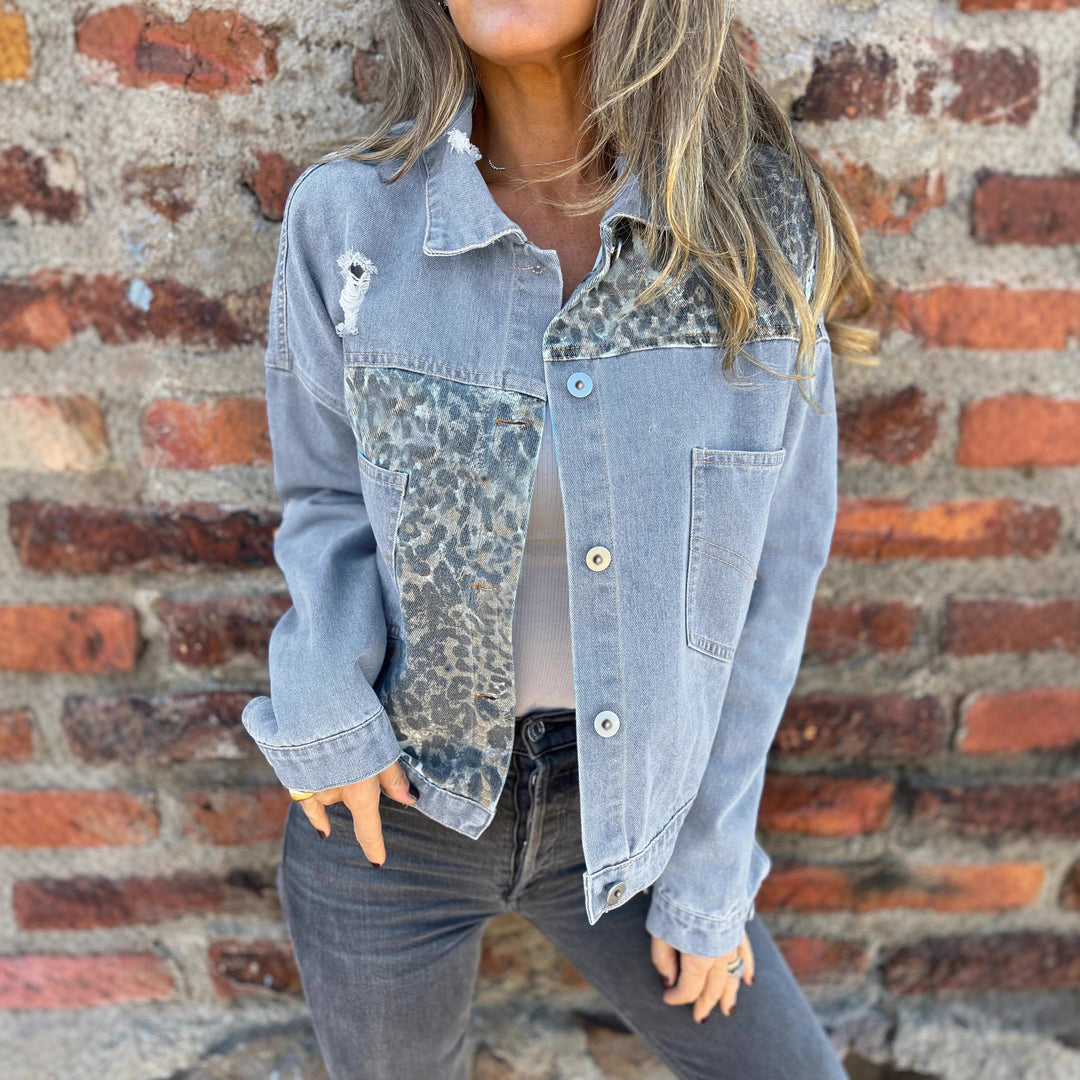 Veste en jean tendance pour femmes avec imprimé animal et design usé Chic & Stil