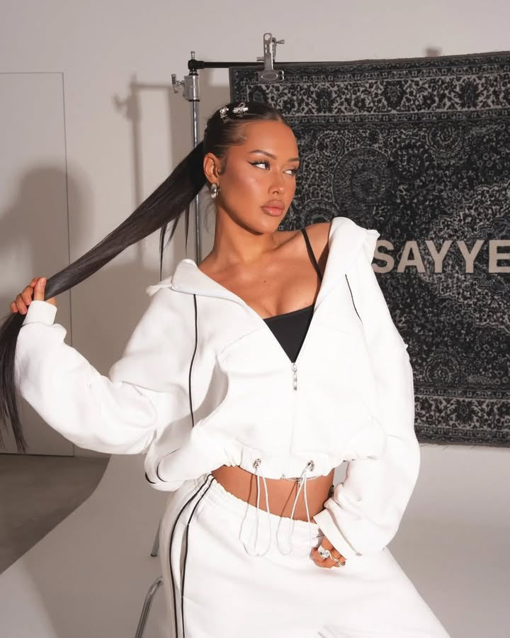 Women Urban Oversized Tracksuit with great comfort and reflective details Lune London