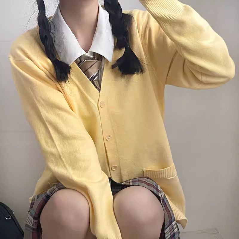 Cardigan universitaire pour femmes avec col classique et design de nœud décoratif Chic & Stil