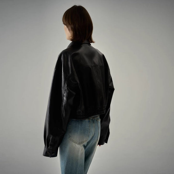 Veste en cuir pour femmes avec coupe décontractée et col moderne Chic & Stil