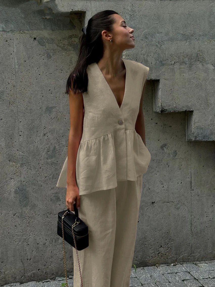 Ladies airy jumpsuit with V-neck and flowing cut Lune London