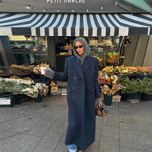 Manteau de trench rayé élégant pour femmes avec patte de boutonnage double et poches pratiques Chic & Stil