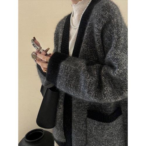 D cardigan confortable pour femmes avec un profond col en V et de grandes poches