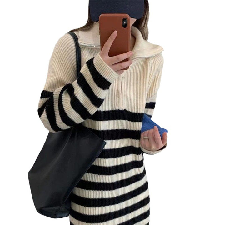 Robe en tricot pour femmes avec col montant moderne et fermeture éclair fonctionnelle Chic & Stil