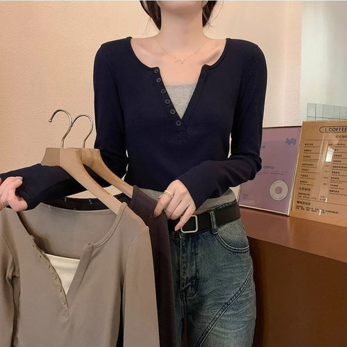 Chemise à manches longues pour femmes avec patte de boutonnage et col rond Chic & Stil