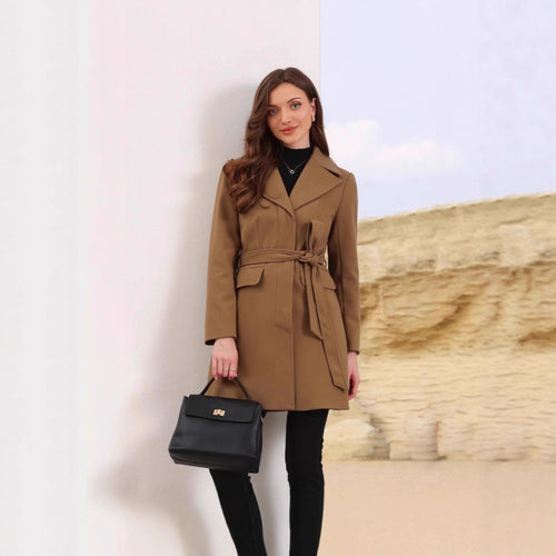 Veste de transition élégante pour femmes avec col moderne et fermeture à boutons Chic & Stil