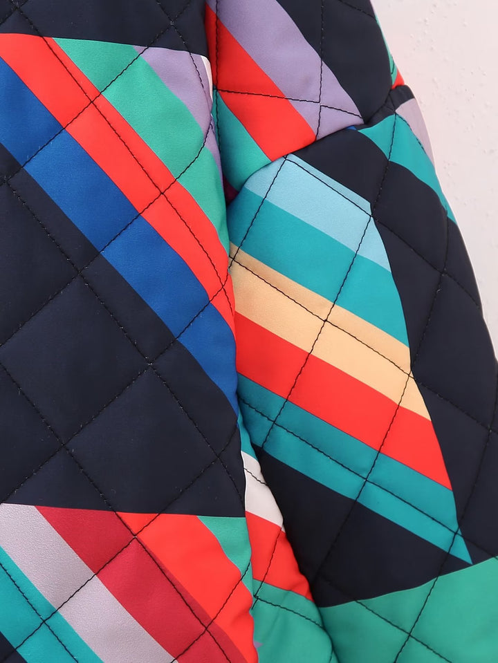 Veste colorée légère matelassée pour femmes au design moderne avec grandes poches Chic & Stil