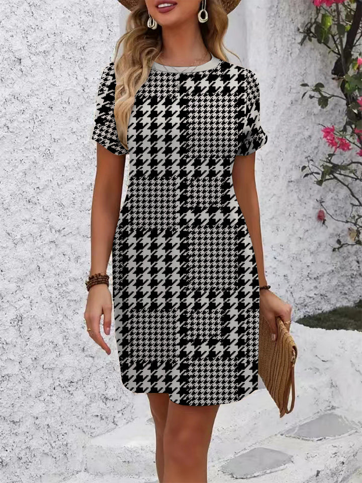 Women's casual short-sleeve dress with modern houndstooth pattern and comfortable fit Lune London