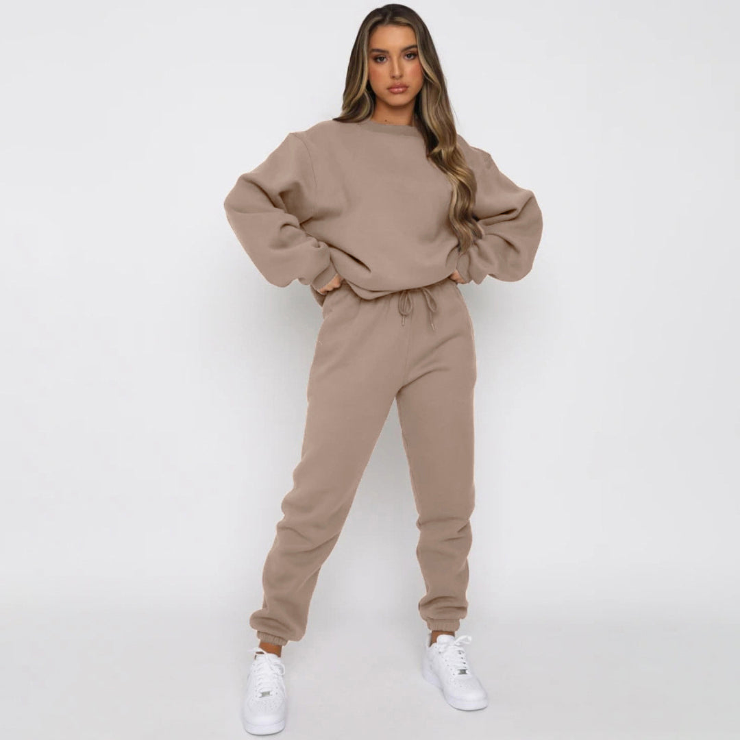 Ladies comfortable sweatshirt and jogging pants leisure ensemble Lune London