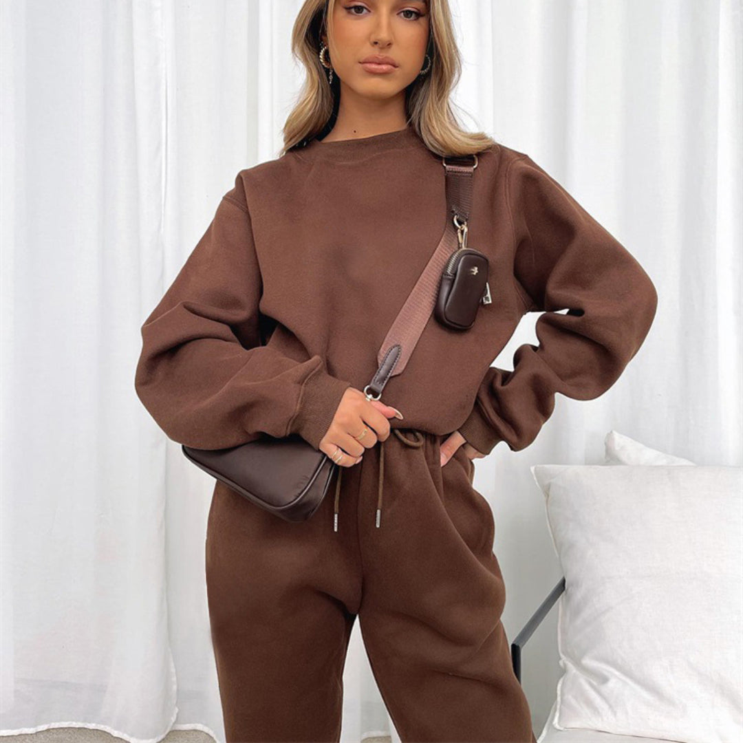 Ladies comfortable sweatshirt and jogging pants leisure ensemble Lune London