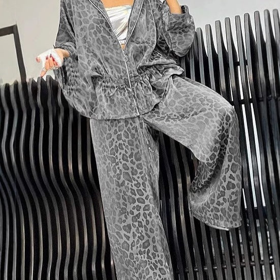 Lady casual jumpsuit with trendy leopard print and loose fit Lune London