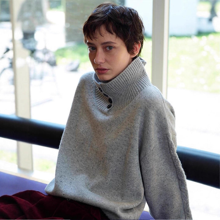 Pull à col roulé à la mode pour femmes avec détails de boutons Chic & Stil
