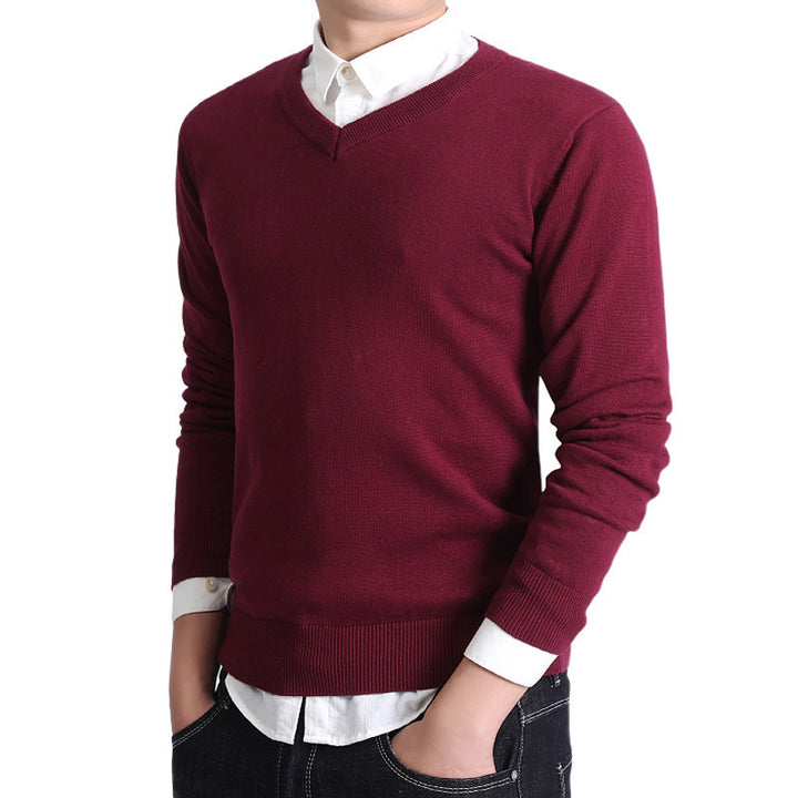 Trendy V neck sweater for men in soft cotton Lune London