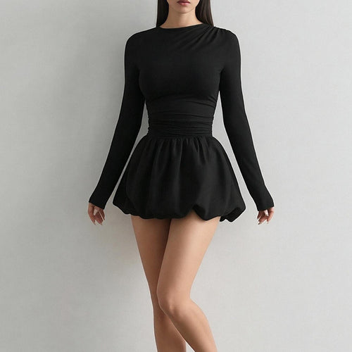Robe mini élégante pour femmes avec manches longues et design froncé Chic & Stil