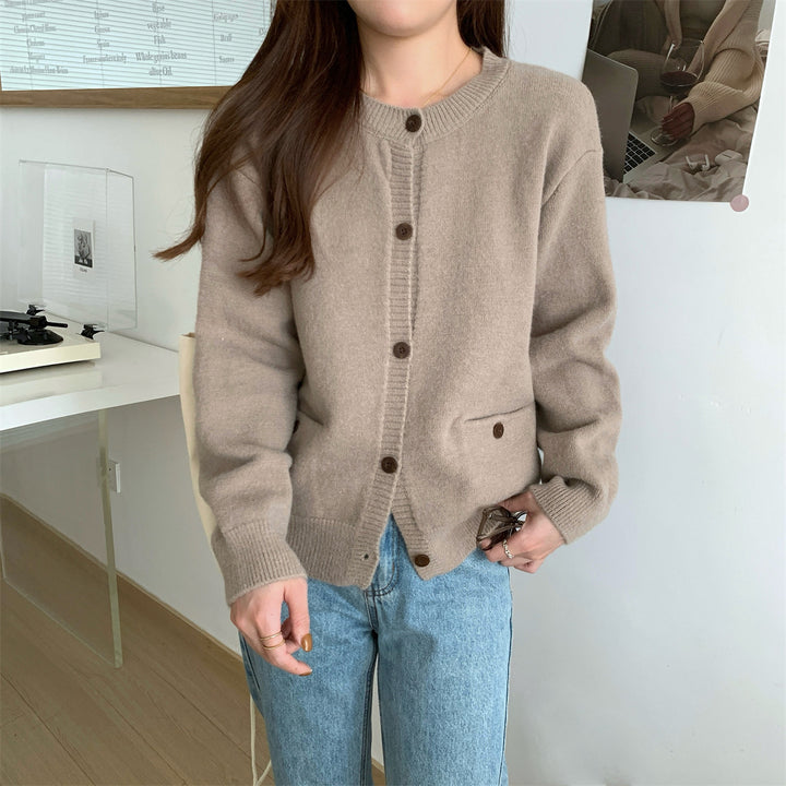 Cardigan tricoté confortable pour femmes avec poches pratiques et fermeture à boutons Chic & Stil