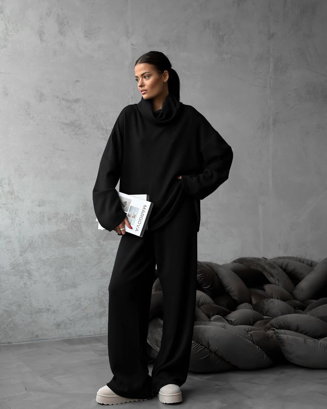 Comfortable lounge set for women with loose fit and high collar Lune London