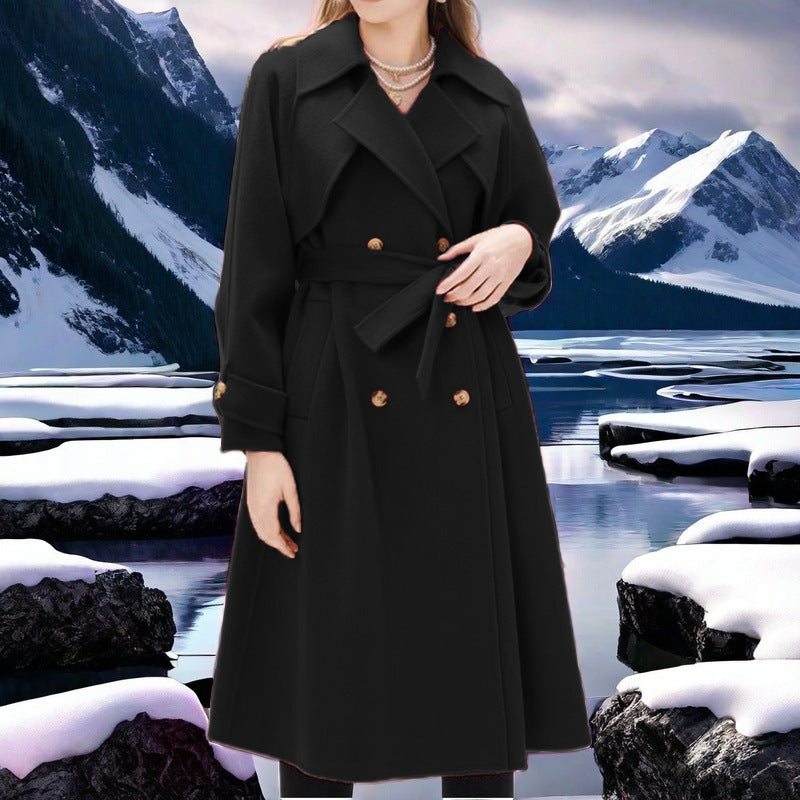 Elegant trench coat for women with double-breasted buttons and fitted cut Lune London