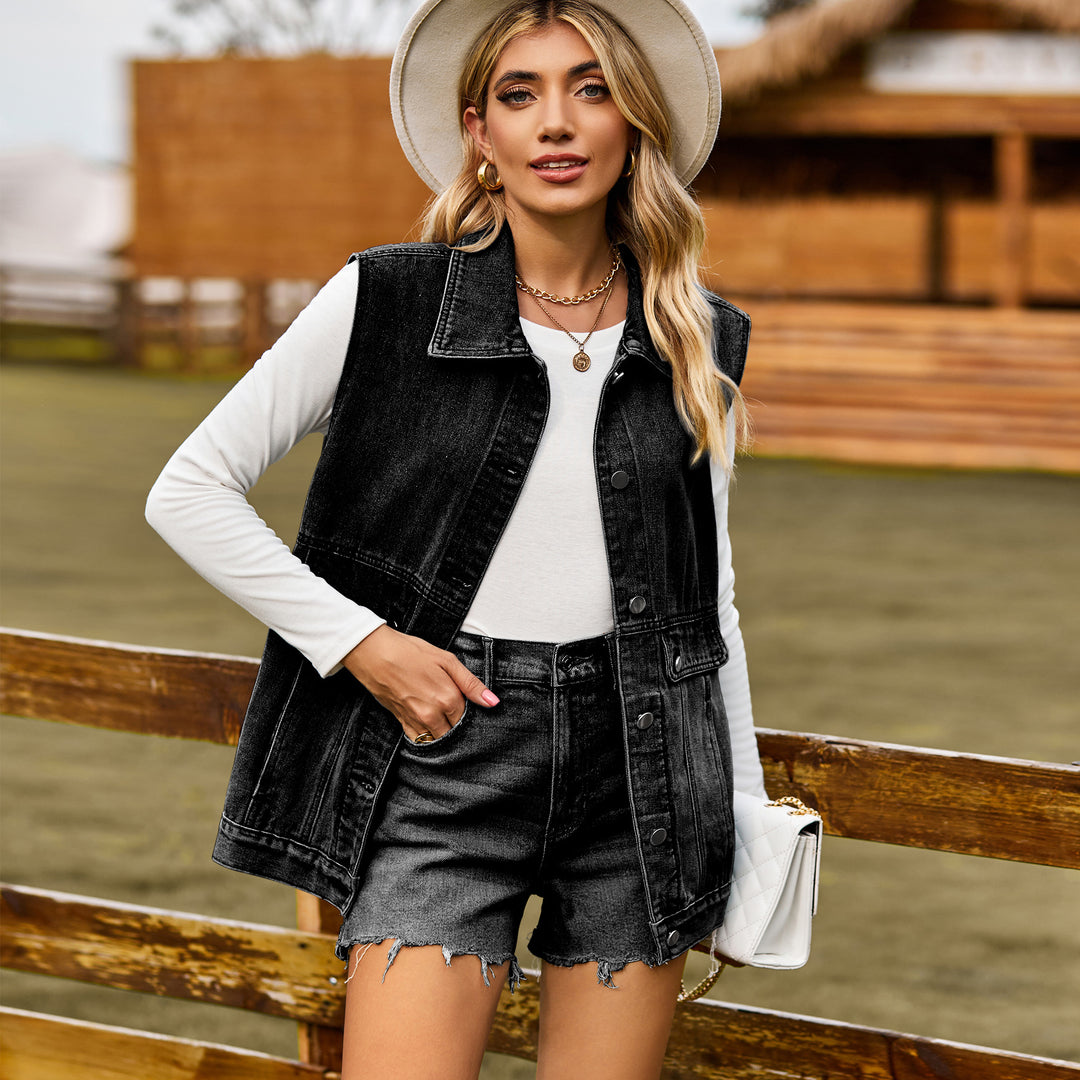 Denim jacket for women in a casual oversized style with practical pockets Lune London