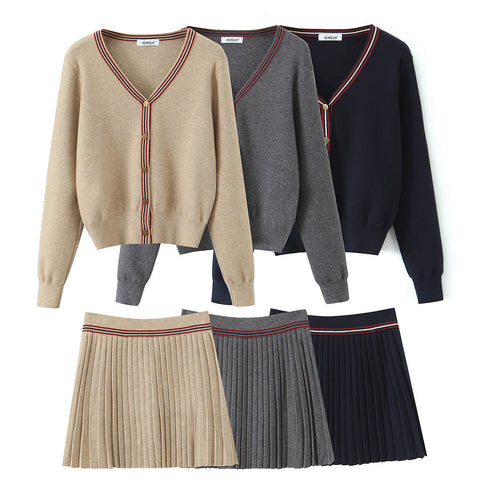 Casual knitted jacket for women with chic and stylish button details