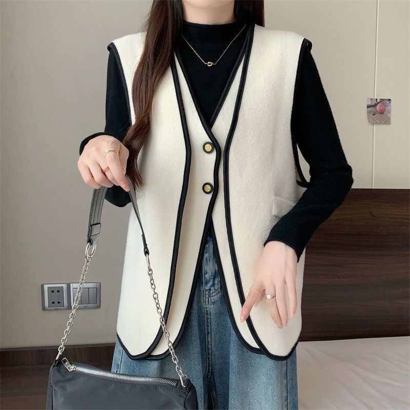Women's soft fleece vest with an elegant V-neck and chic style pockets