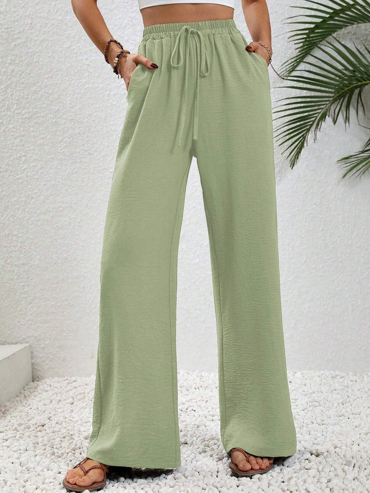 Casual palazzo pants for women with elastic waistband and practical pockets Lune London
