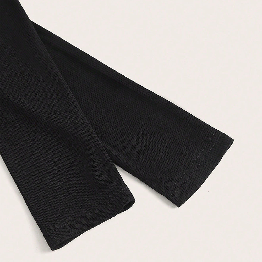 Top court pour femmes avec un design à col montant et une découpe sophistiquée Chic & Stil