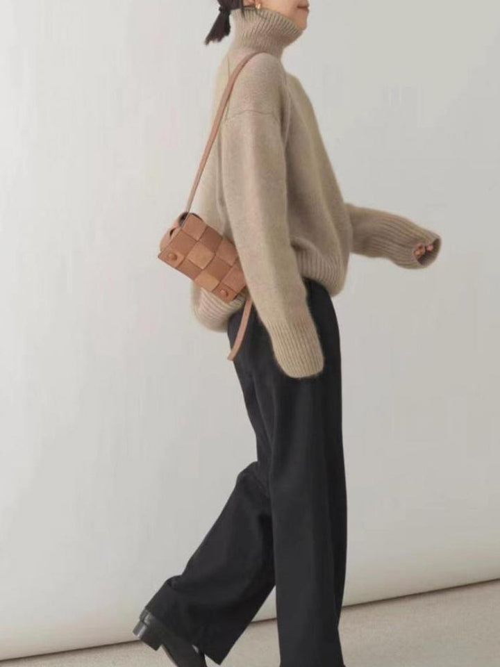 Lune London | Elegant turtleneck sweater for women