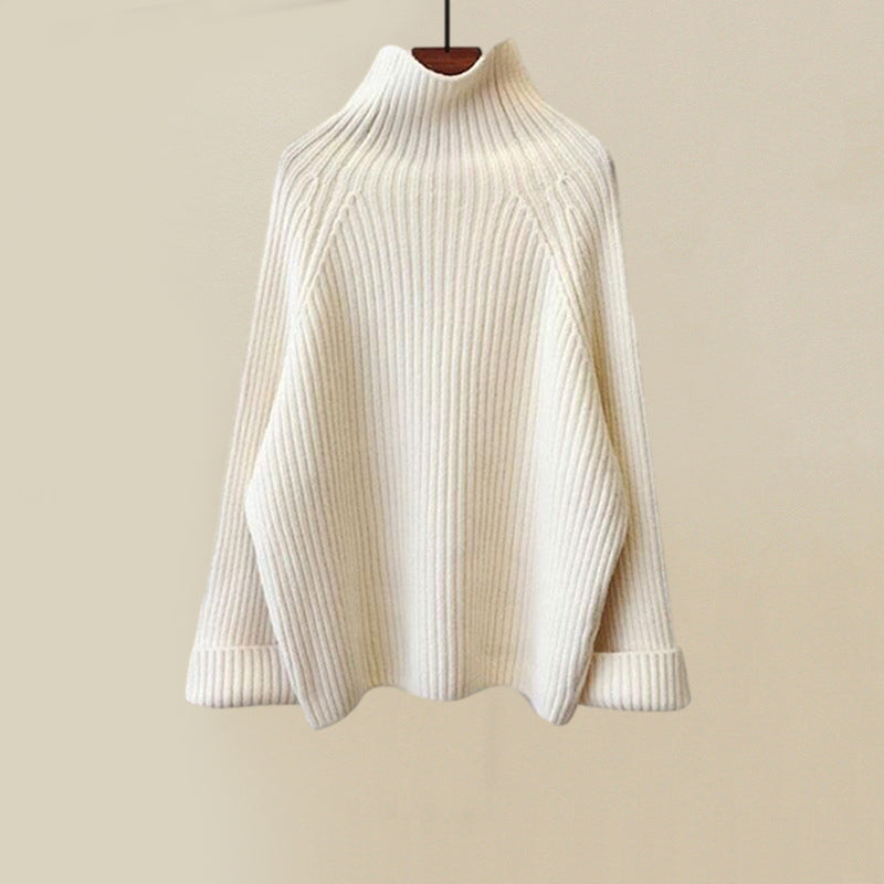 Amarae | Women's winter outfit - Turtleneck, down jacket & pants