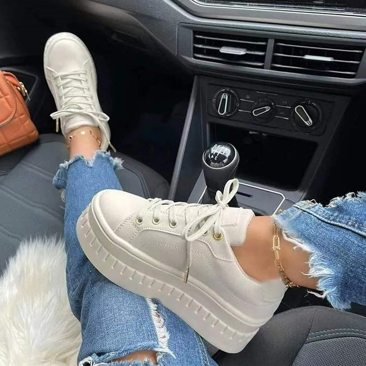Chic und Stil | Comfortable Lace-Up Shoes with Thick Sole for Women
