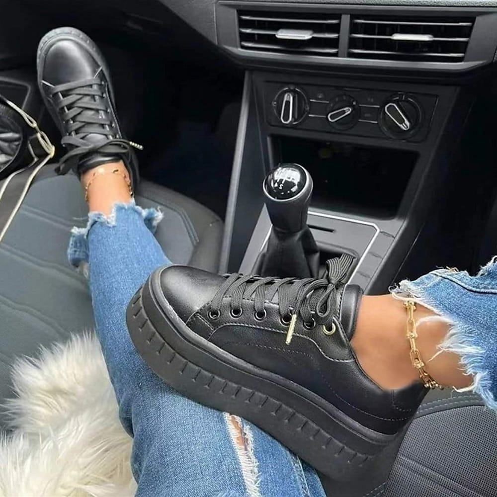 Chic und Stil | Comfortable Lace-Up Shoes with Thick Sole for Women