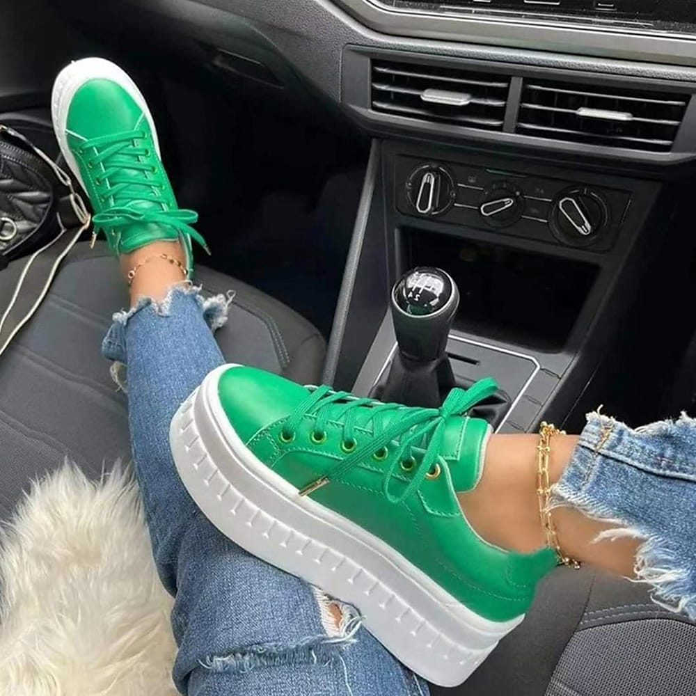 Chic und Stil | Comfortable Lace-Up Shoes with Thick Sole for Women