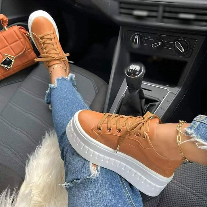 Chic und Stil | Comfortable Lace-Up Shoes with Thick Sole for Women