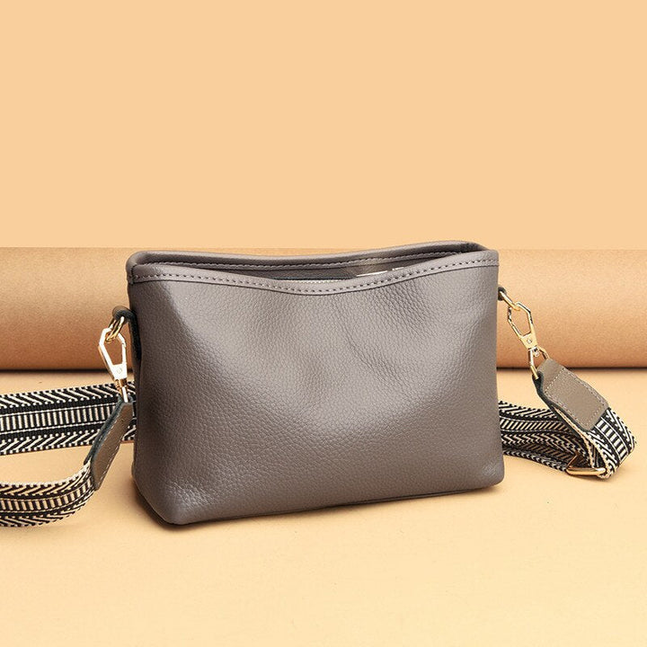 Chic Und Stil | Minimalistic Leather Shoulder Bag for Women