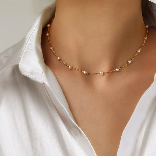 Chic Und Stil | Pearl Choker Heart Necklace for Women
