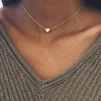 Chic Und Stil | Pearl Choker Heart Necklace for Women