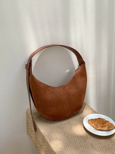 Chic Und Stil | Half-Moon Bag Made Of Suede