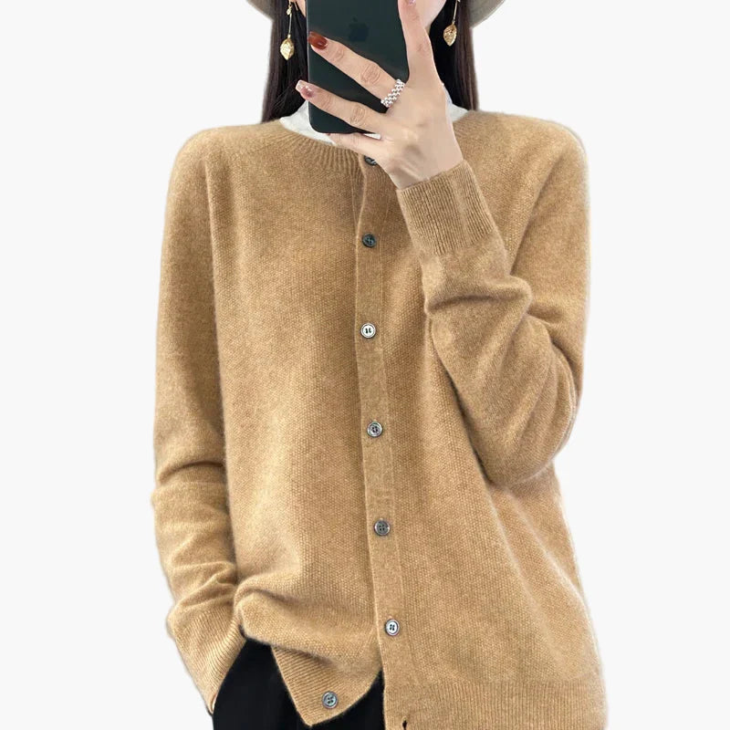 Lune London | Classic cardigan - Elegant everyday style for the office and leisure