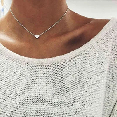 Chic Und Stil | Pearl Choker Heart Necklace for Women